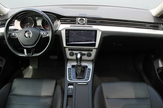 Volkswagen Passat 2018 - Variant 1.4 TSI Comfortline Business PANORAMADAK LEDER TREKHAAK CAMERA afbeelding 2 miniatuur