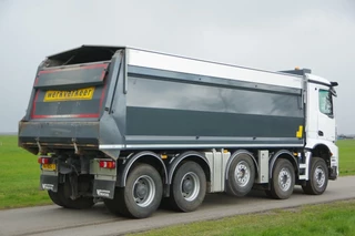 Mercedes-Benz AROCS 4945 2024 - 49-tons 10x4 midlift met Hyva kipper image 3