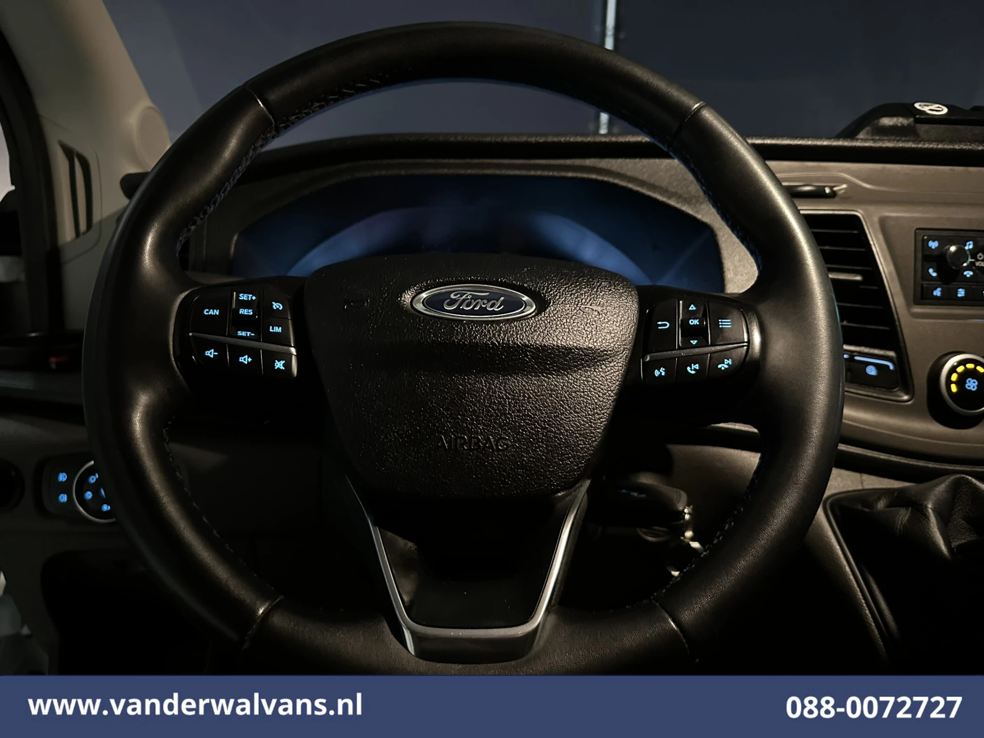 Ford Transit 2022 - 2.0 TDCI 131pk Bakwagen Laadklep Euro6 Airco | 1040kg laadvermogen | Cruisecontrol | Verwarmde voorruit image 4