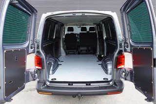 Volkswagen Transporter 2024 - 150pk Automaat L2H1 Apple Carplay ACC Cruise control Airco Trekhaak 270° deuren afbeelding 3 miniatuur