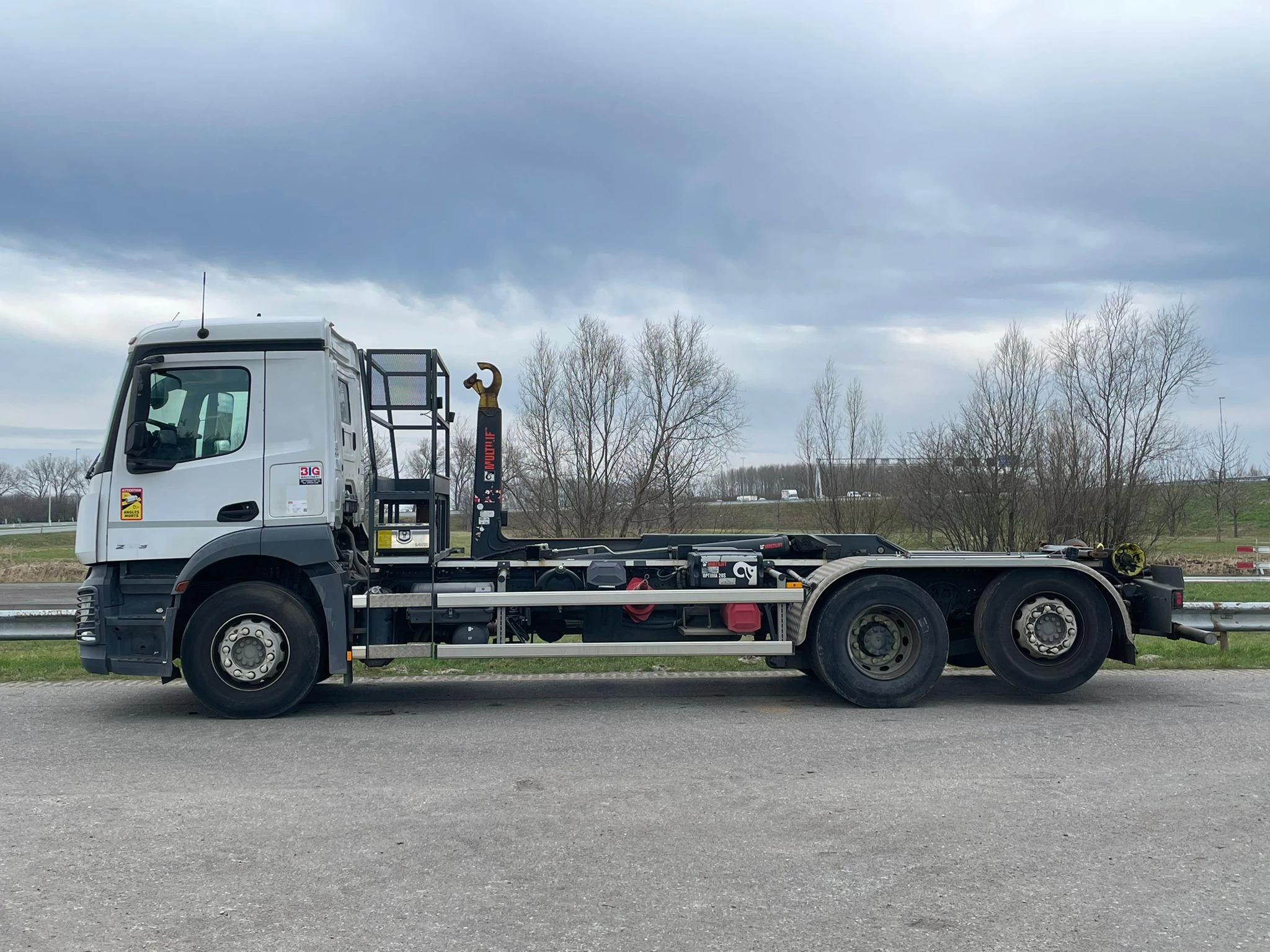 Mercedes-Benz Antos 2543 6x2 2017 imagen 2
