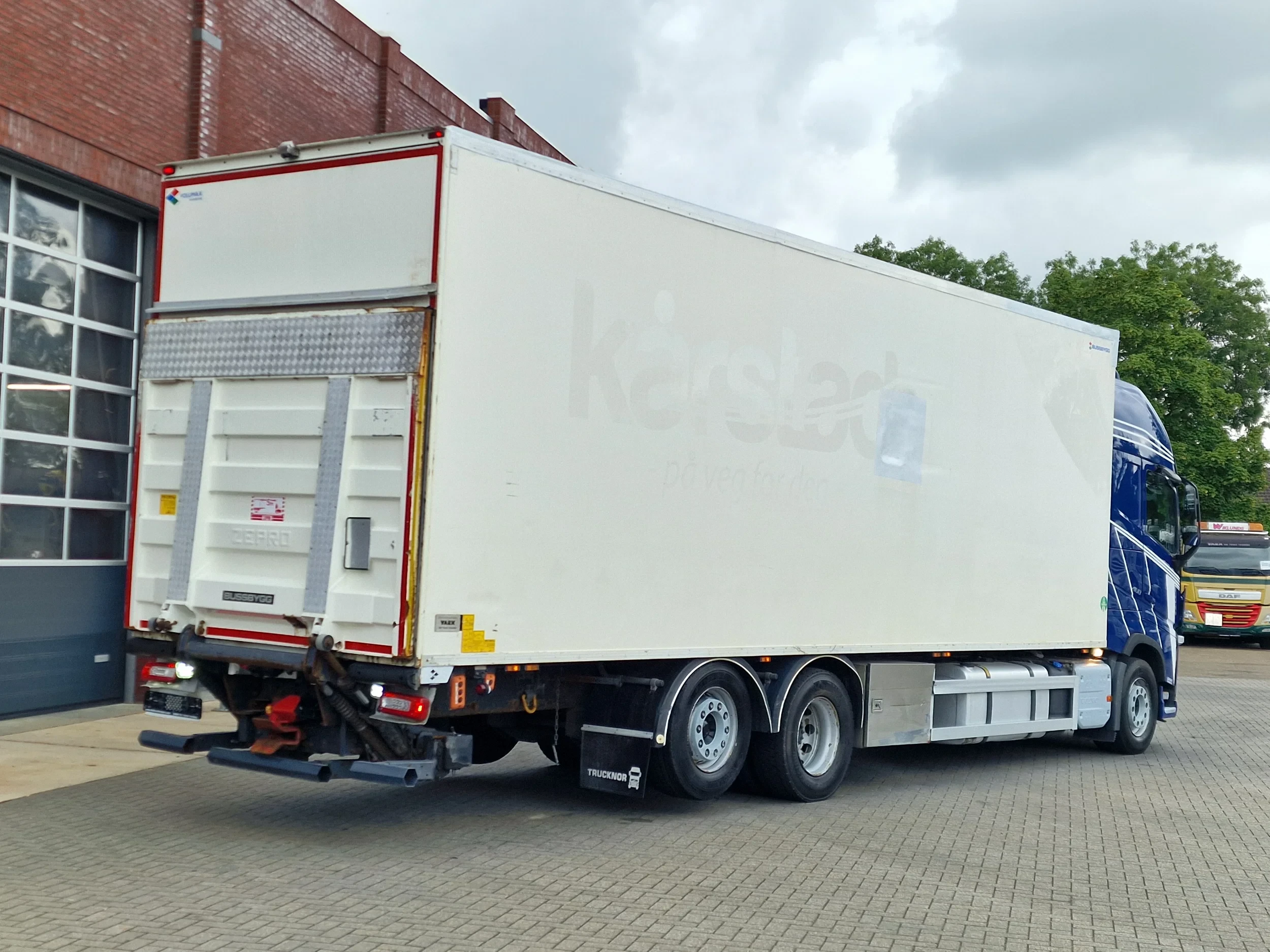 Volvo FH 2019 - 13.460 6X2 - full air - WB600 - Leather seats - side opening изображение 7