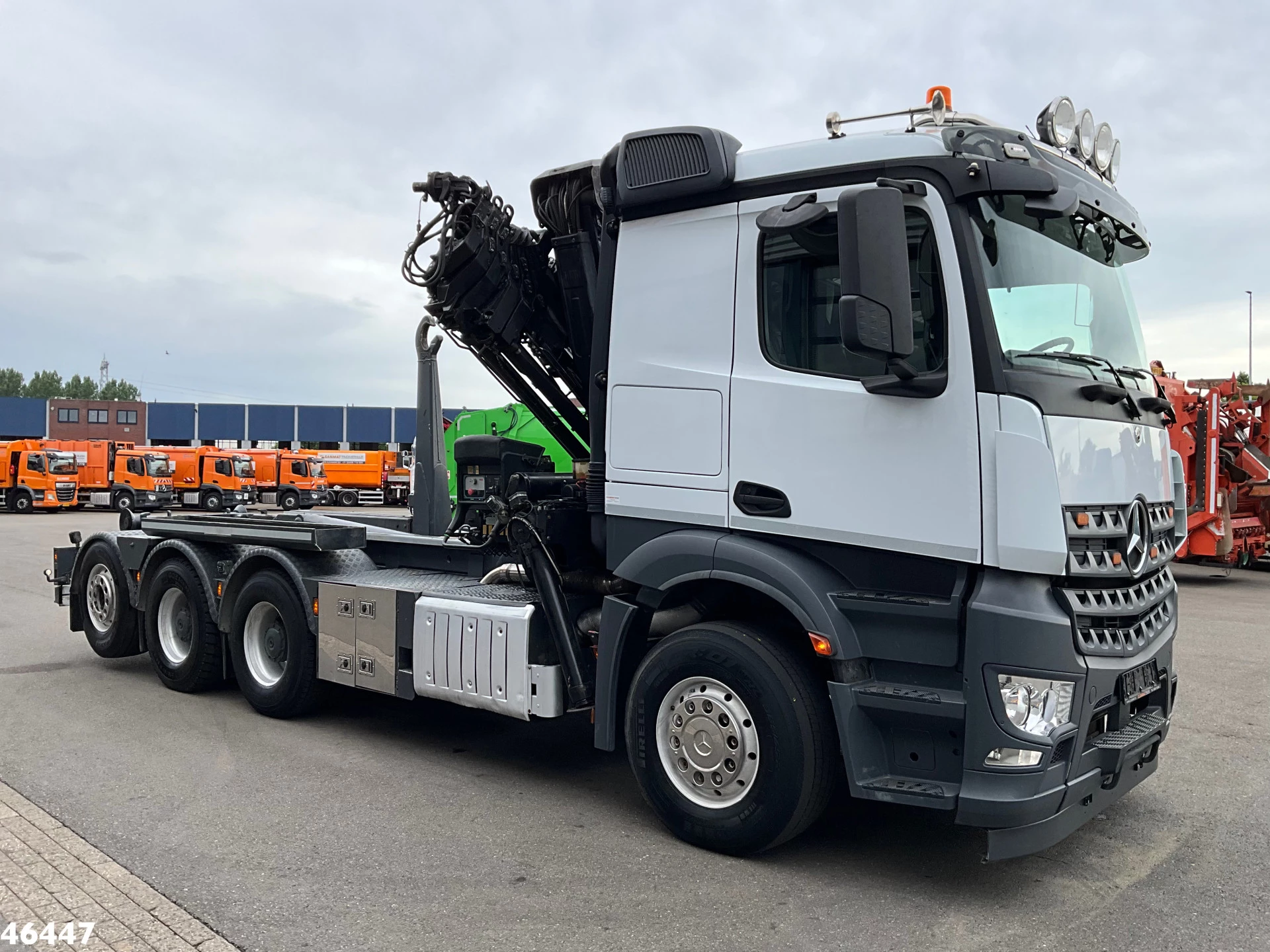 Mercedes-Benz Arocs 3251 8x4 Euro 6 HIab 28 Tonmeter laadkraan 2016 obrázek 5