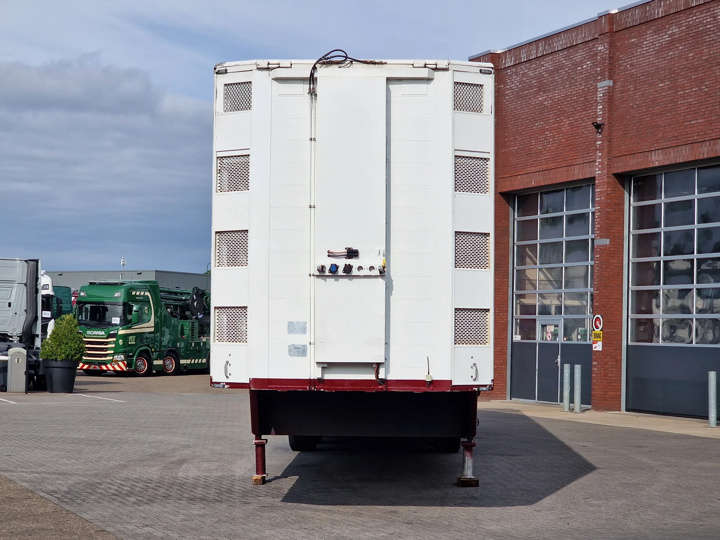 CUPPERS 2013 - 4 stock - new TUV - type 2 - lifting floors - lift / ramp afbeelding 5