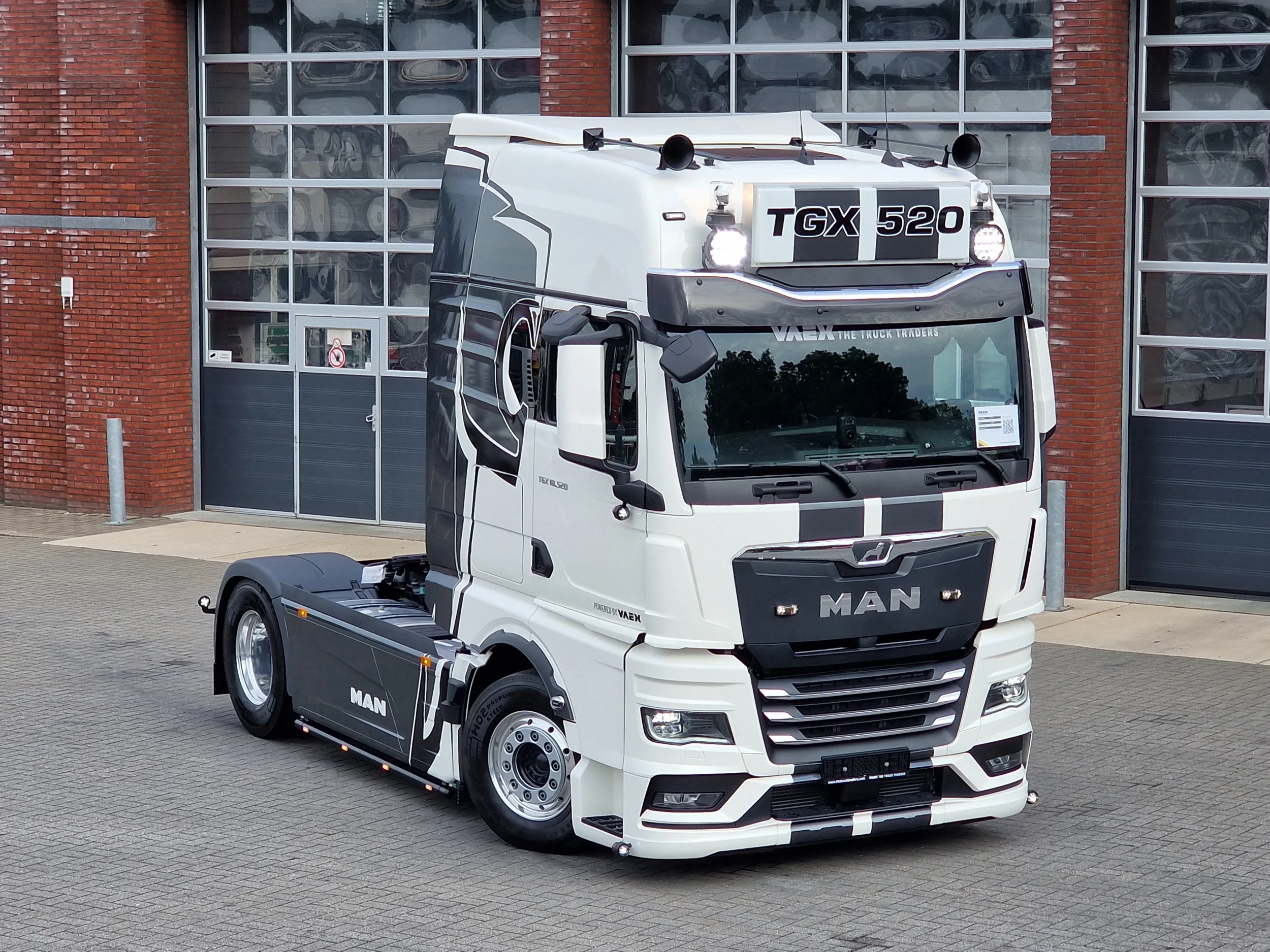 MAN TGX 2026 - 18.520 4x2 - NEW - Show truck - Retarder - Night clima - Full air - Navi - PTO prep obrázek 17