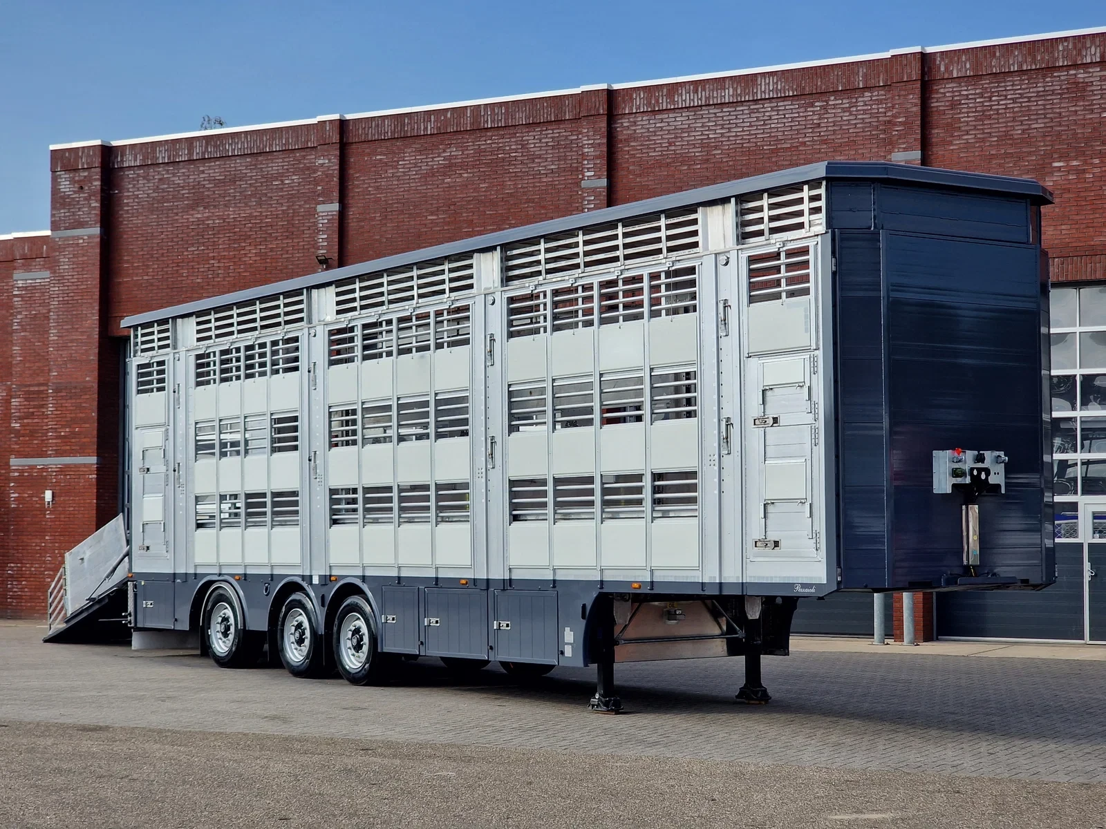 Pezzaioli 2026 - NEW - 3 stock livestock - Water & Ventilation - Steering axle - Type 2 image 1