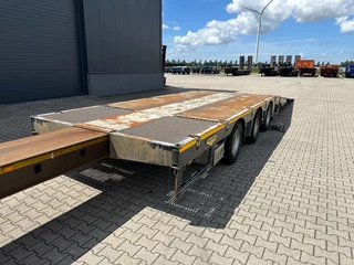 Broshuis N/A 2015 - 3ABSD Lowloader 3-axle / GVW: 53.000kg / Neck: 23.000kg / hydraulic steering + ramps + loading table / 4.60m extendable / winch / liftaxle immagine 29