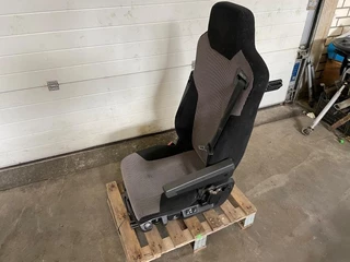 MAN N/A - 81.62307-6531 CHAUFFEURSSTOEL ISRI bild 1
