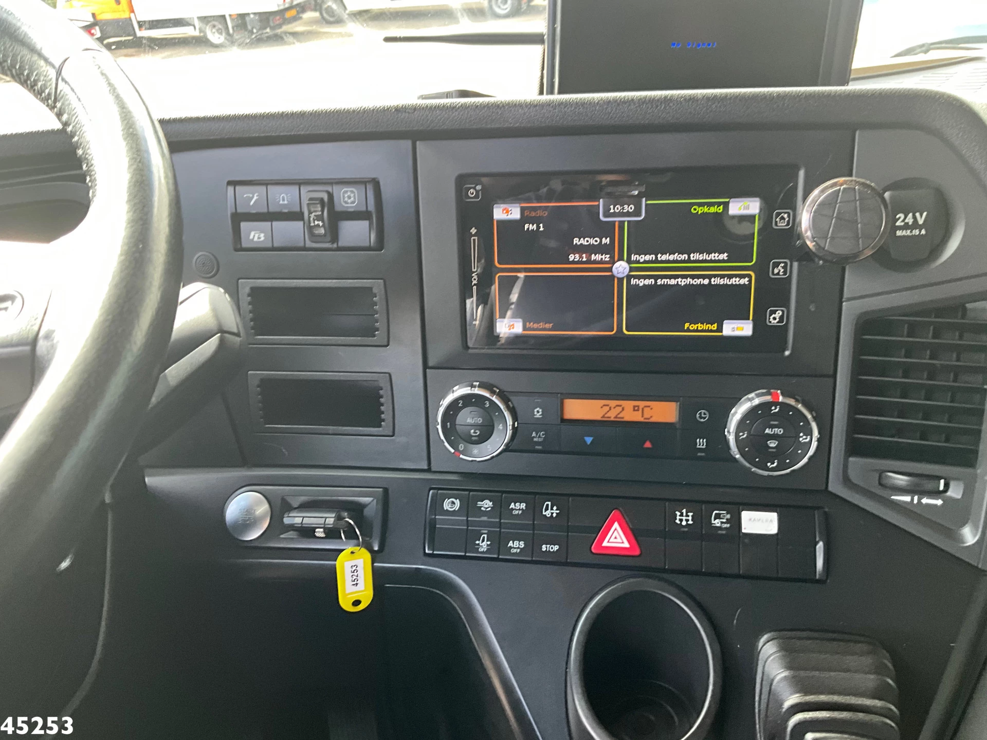 Mercedes-Benz Arocs 3253 8x4 Hiab 105 Tonmeter laadkraan 2019 image 20