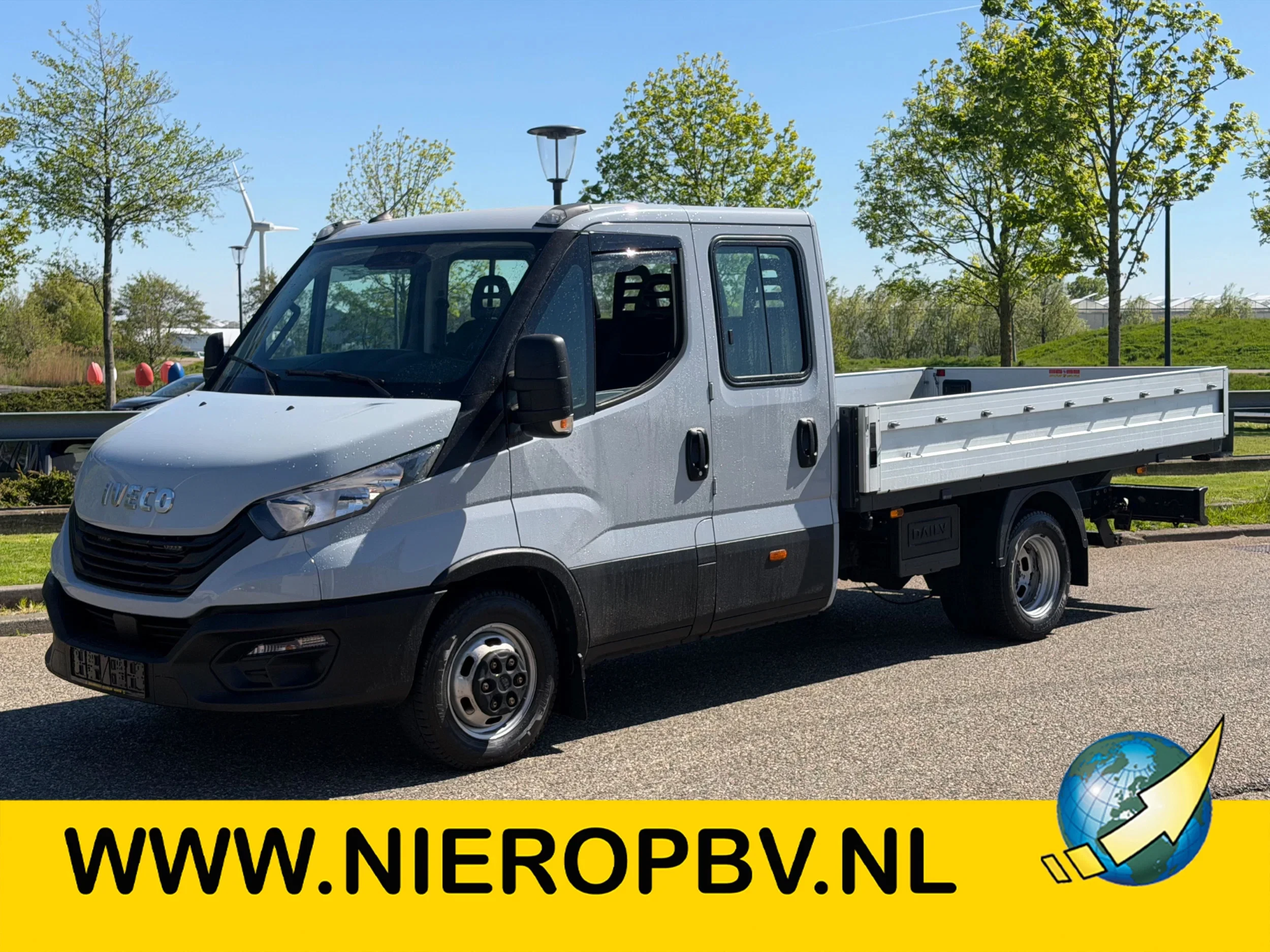 Iveco Daily 2023 - 35C18 Dubbelcabine Openlaadbak Automaat Airco Cruisecontrol Trekhaak Bild 1