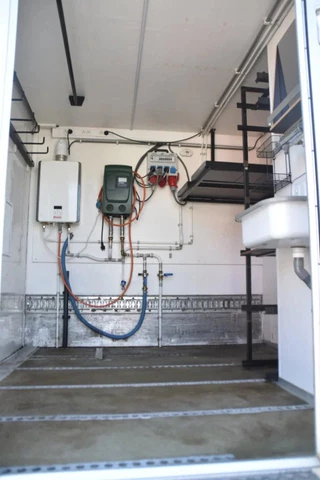 Volvo FH 2014 - 460 Globe XL 6x2 + HANGER - RACE TEAM - 6 ROAD-LEGAL SEATS/INCL. SEAT BELTS - LIVING - SHOWER - WC - BEDS - FULL AIR - ELEVATORS - WHEELBASE: 520 CM - ALCOA'S - TOP CONDITION - imagem 14