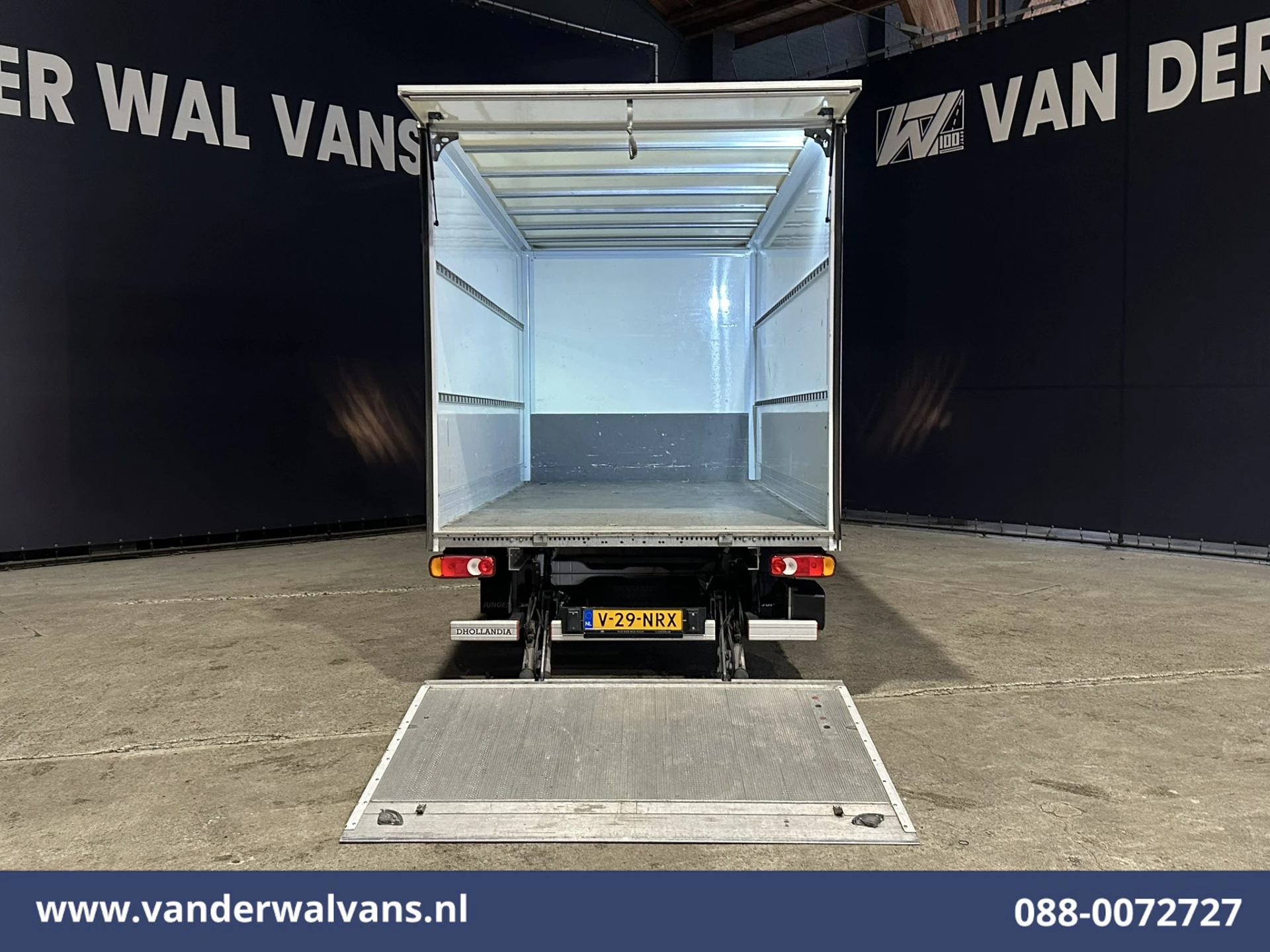 Peugeot Boxer 2022 - 2.2 BlueHDi 141pk Bakwagen 435cm Lang Laadklep Euro6 Airco | 1055kg laadvermogen | Cruisecontrol image 3