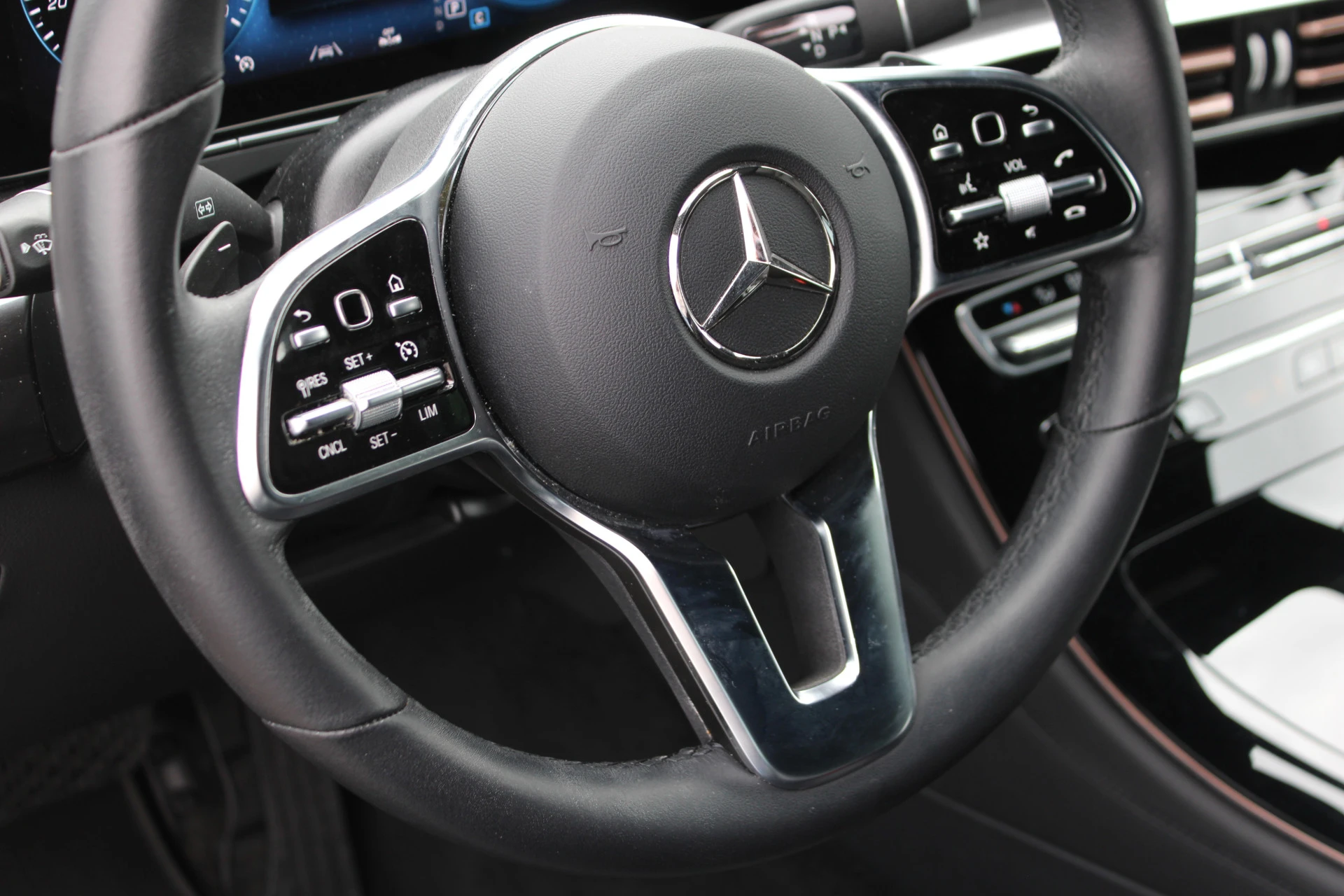 Mercedes-Benz EQC 2023 - 400 4MATIC 80 kWh LEDER KEY-LESS GO CARPLAY afbeelding 18