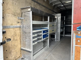 Volkswagen Crafter 2017 - 2.0 TDI 141 PK E6 / L4H3 / INRICHTING / IMPERIAAL + TRAP / 3 TONS TREKHAAK / CAMERA / AIRCO image 10
