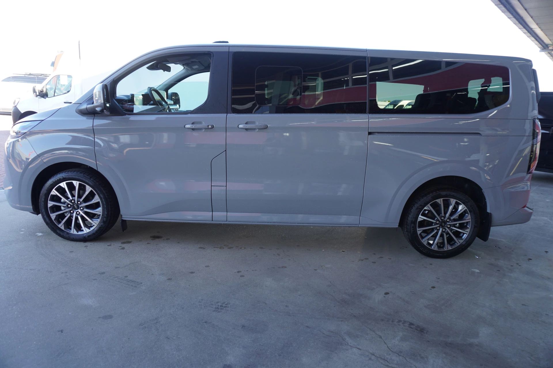 Ford Transit Custom 2026 - 340L 2.5 PHEV 233PK L2H1 Titanium X 8 Persoons PHEV Automaat obrázek 8