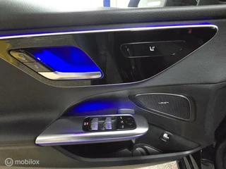 Mercedes-Benz C-Class 2022 - 200 Luxury Line Panorama dak bild 35