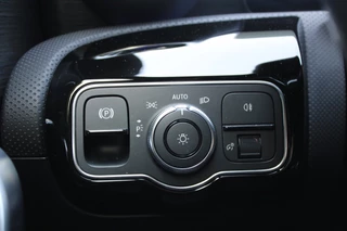 Mercedes-Benz A-Class 2023 - 180 AMG Line Panodak Sfeerlicht !!NIEUWBINNEN!! obrazek 23