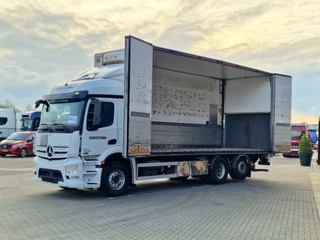 Mercedes-Benz Actros 2018 - 2646 6x2 - Isolated box with sidedoors - Zepro Loadlift - Full air obrazek 4