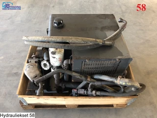Universeel N/A - Pump, tank and hydraulic hoses bild 1