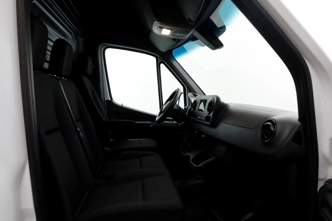 Mercedes-Benz Sprinter 2023 - 311 CDI 115pk L2H2 Airco/Carplay 10-2023 image 3