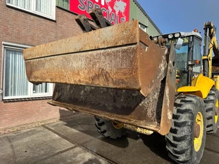 New Holland N/A 2011 - LB115B, CE, 240 MM MULTI PURPOSE LOADER BUCKET, 800 MM BACHOE DIGGING BUCKET, FLIP OVER FORKS, AIR CONDITIONER afbeelding 10