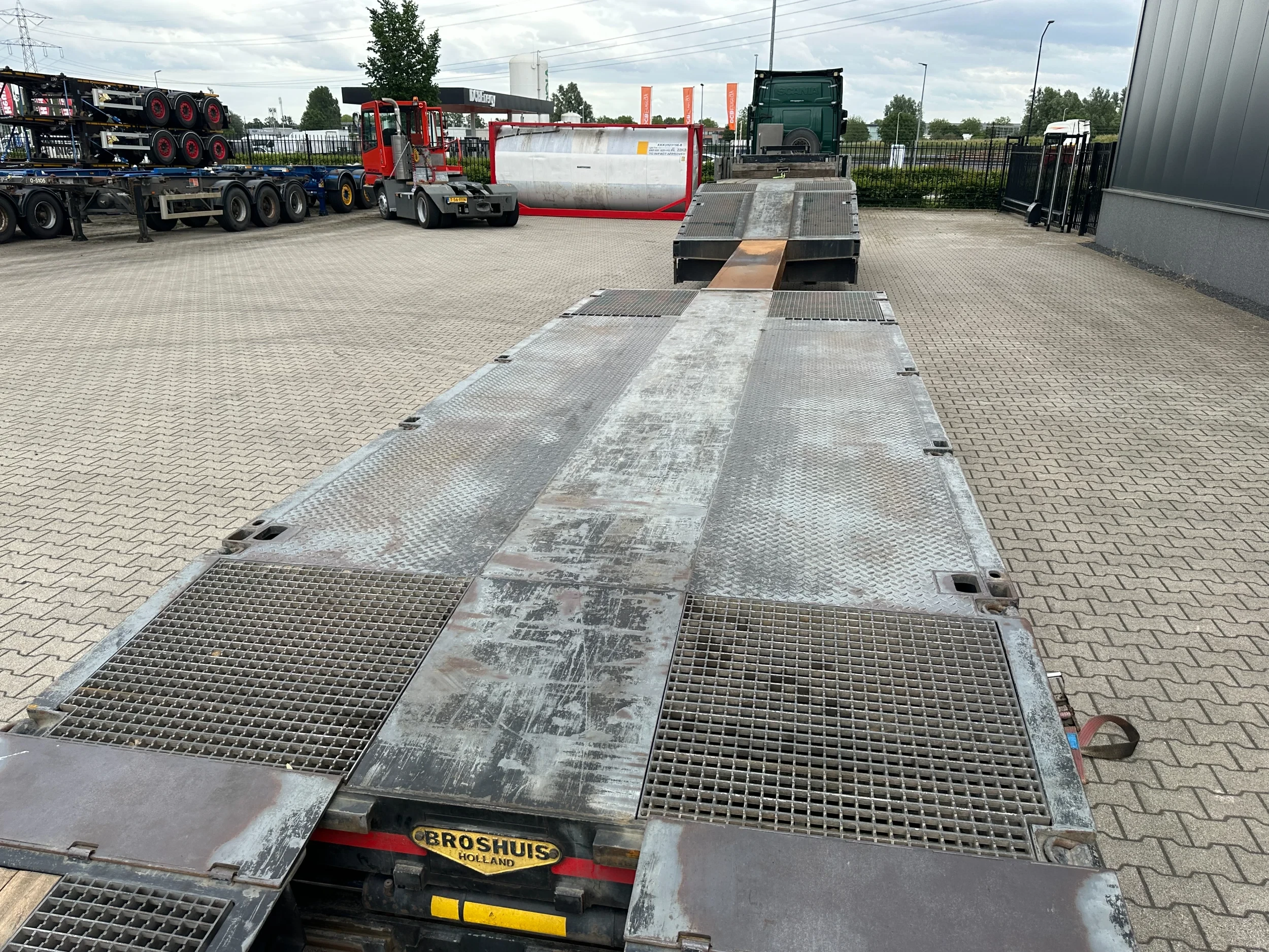 Broshuis 2017 - 3ABSD Lowloader 3-axle / GVW: 59.000kg / Neck: 23.000kg / hydraulic steering + ramps + loading table / 4.60m extendable / winch / liftaxle zdjęcie 71