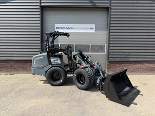 Giant G2700 X-TRA HD+ minishovel NIEUW (tandempomp stabilo giekvering enz) 2026 for sale