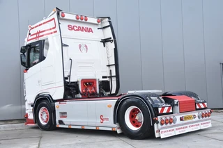 Scania S 2025 - 590S V8 NGS 4x2NB - NEW TACHO - ONLY 120 TKM - FULL OPTIONS - SPECIAL INTERIOR - HYDRAULIC SYSTEM - EXHAUST PIPE - AS GOOD AS NEW - afbeelding 3 miniatuur