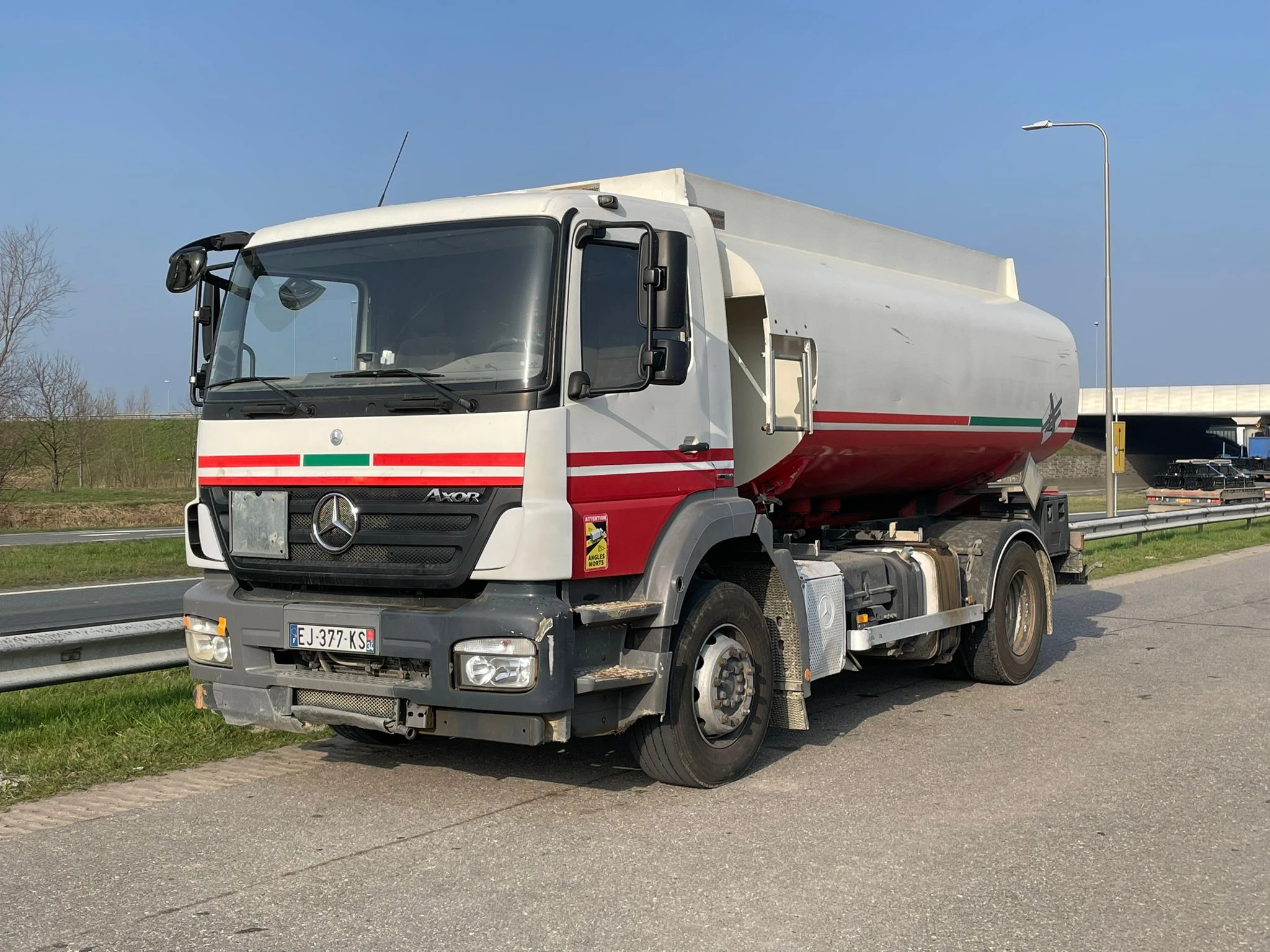 Mercedes-Benz Axor 1829 13.500L Fuel Truck 2007 imagem 1