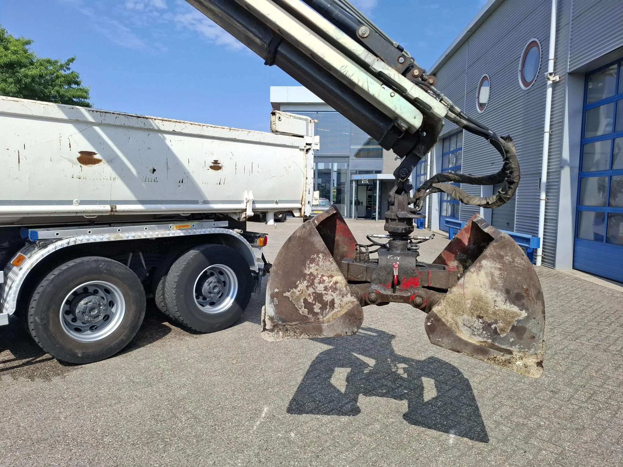 Scania P - NGS XT P410 / 6X4 / RETARDER / ONLY:192584 KM / BIG AXLE / FASSI F215A / REMOTE / ROTATOR / 2SIDE TIPPER / FULL-STEEL / DRUM BRAKES / TUV:01-03-2027 / EURO-6 / 2018 afbeelding 28