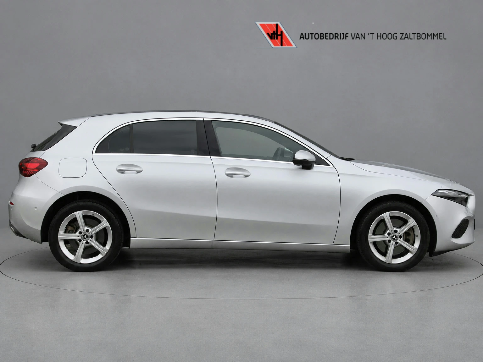 Mercedes-Benz A-Klasse 2023 - 250e AUT8 Luxury Line CAMERA DISTRONIC <<FACELIFT>> afbeelding 1