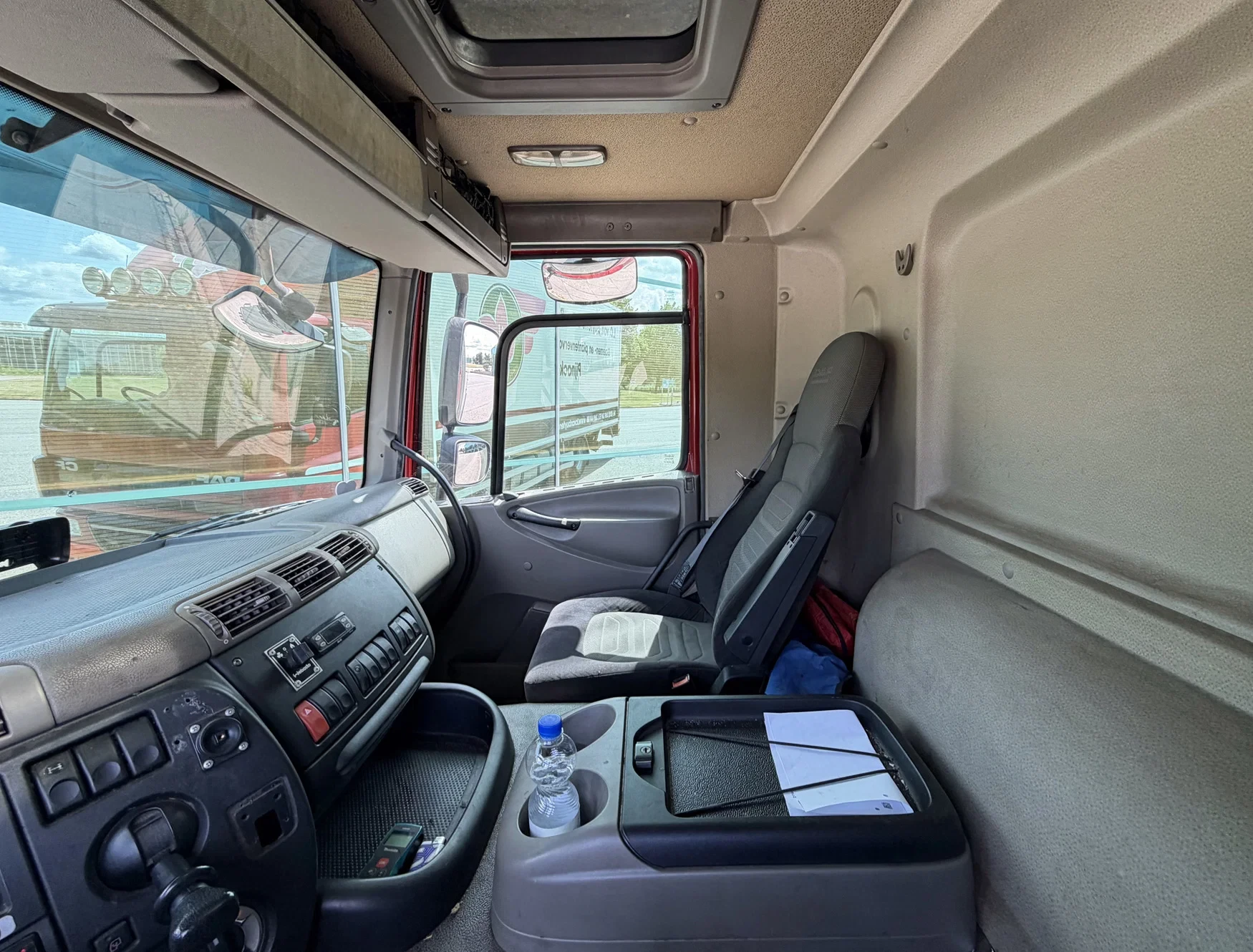 DAF CF 75.310 2012 - EURO 5 FT BURGERS BOX TAIL LIFT AIRCO SUPER CONDITION NL-TRUCK afbeelding 8
