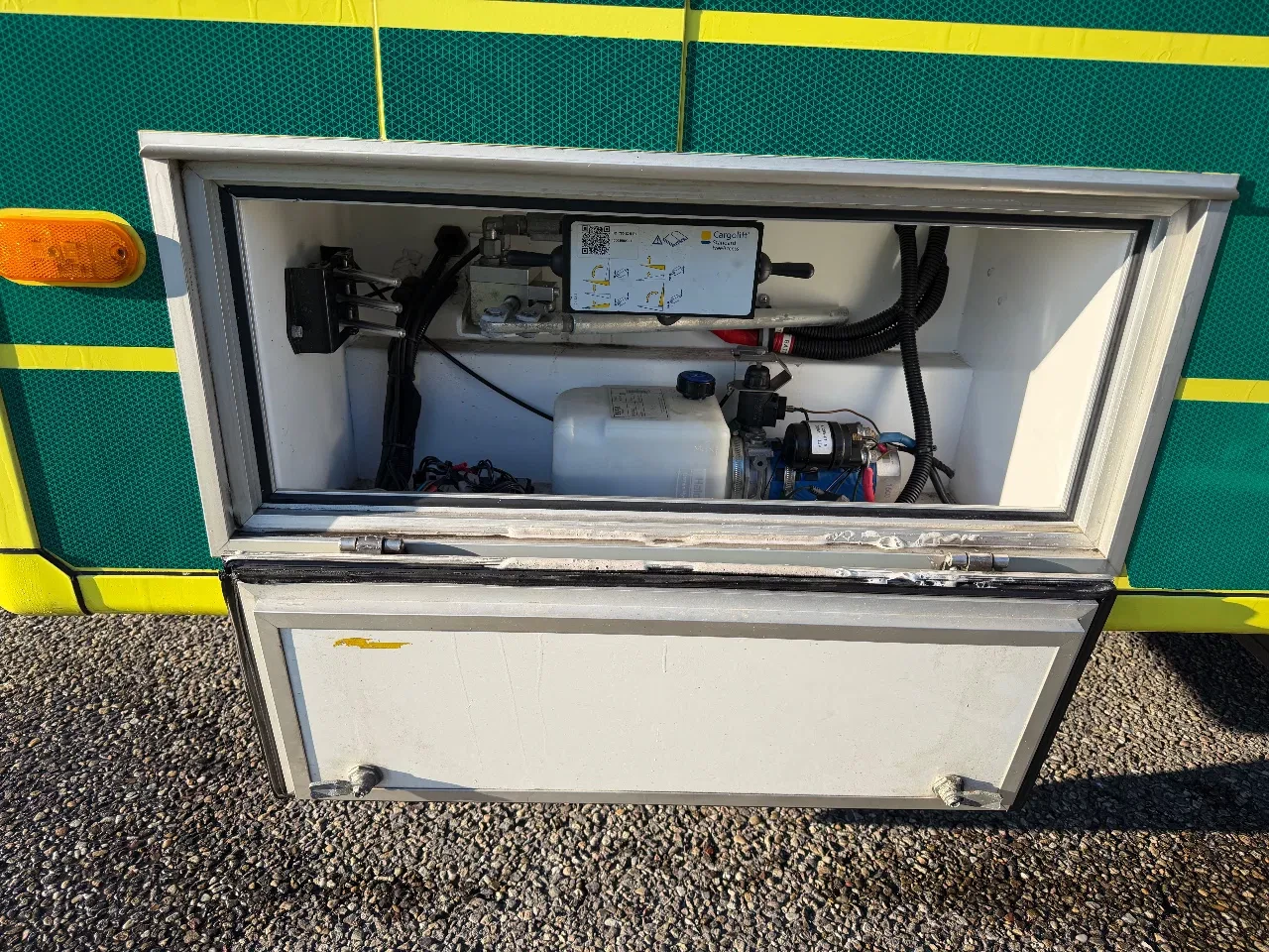 Mercedes-Benz Sprinter 2016 - 519CDI Special Ambulance Laadklep Automaat Airco Cruisecontrol V6 74000KM obrázek 11