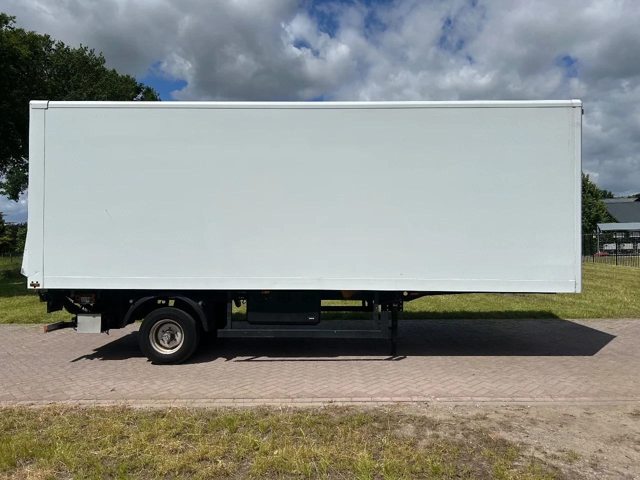 Saxas 2008 - BE OPLEGGER 8.9 TON MET LAADKLEP 1500 KG изображение 1