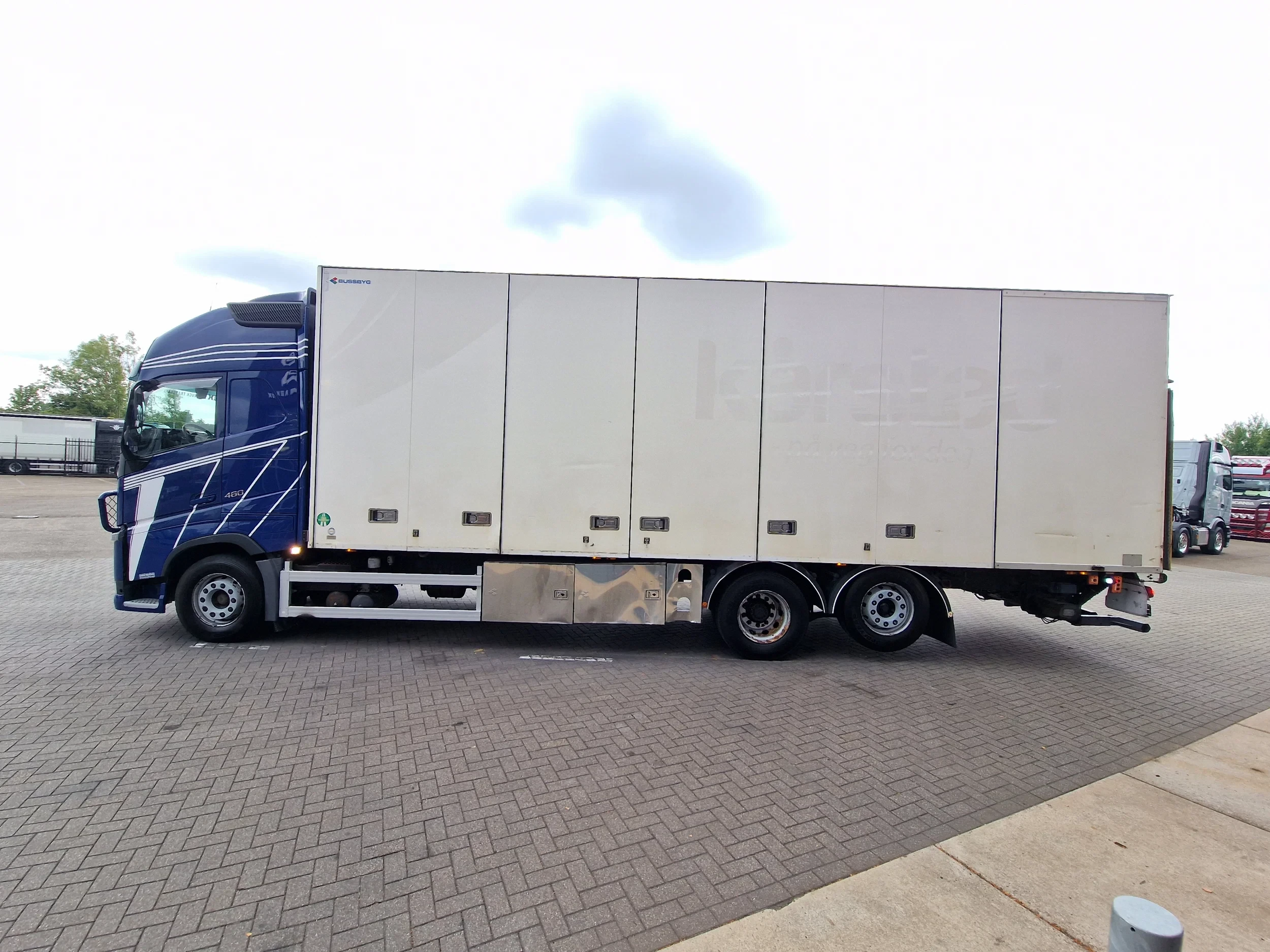 Volvo FH 2019 - 13.460 6X2 - full air - WB600 - Leather seats - side opening изображение 4