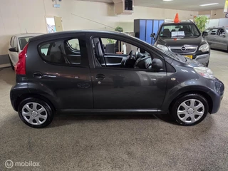 Peugeot 107 2011 - 1.0-12V Accent obrazek 6