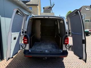 Volkswagen Transporter 2018 - 2.0 TDI L2 Comfortline 115PK AC PDC Carplay Schade image 6