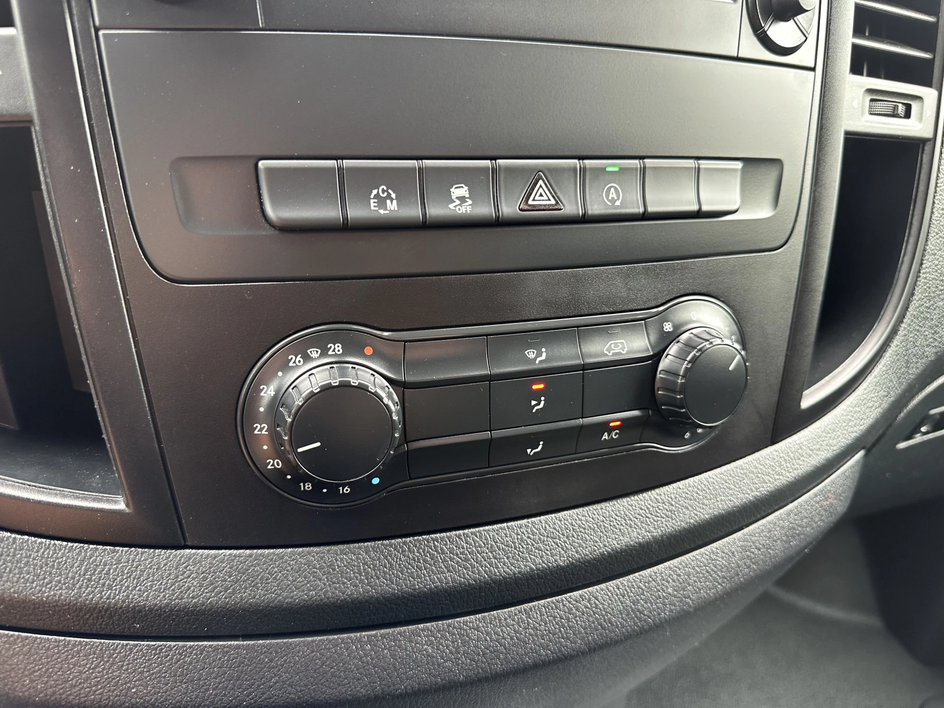 Mercedes-Benz Vito 2019 - 114 CDI 136 PK E6 AUTOMAAT / L2H1 / 1e EIG. / TREKHAAK / CAMERA / 2x SCHUIFDEUR / CRUISE / AIRCO Bild 16
