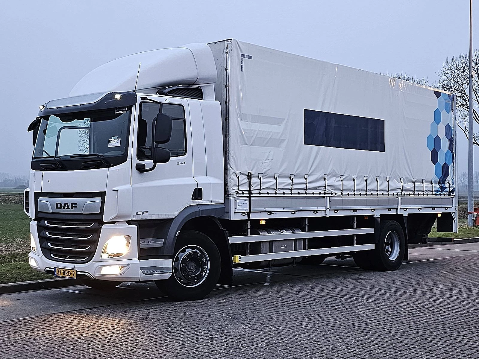 DAF 2020 - CF 260 obrázek 2