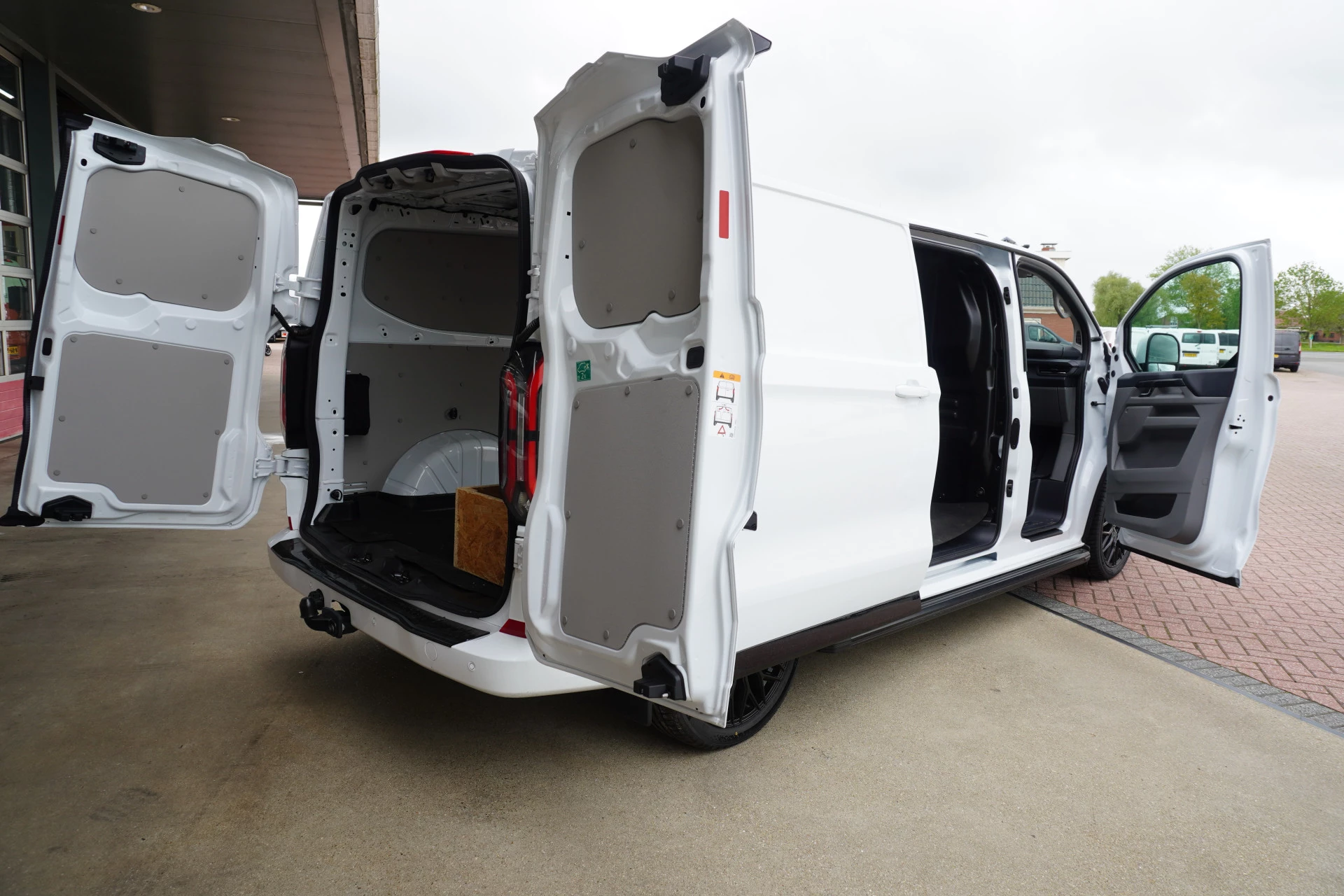 Ford E-Transit 2026 - Cust. 320L L2H1 Limited 65 kWh 160KW/218PK Automaat met POWERPACK imagem 25