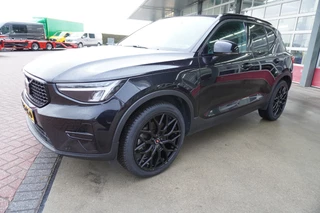 Volvo XC40 2023 - 1.5 T4 Recharge Dark Plus Hybride 20"Licht metalen velgen bild 8