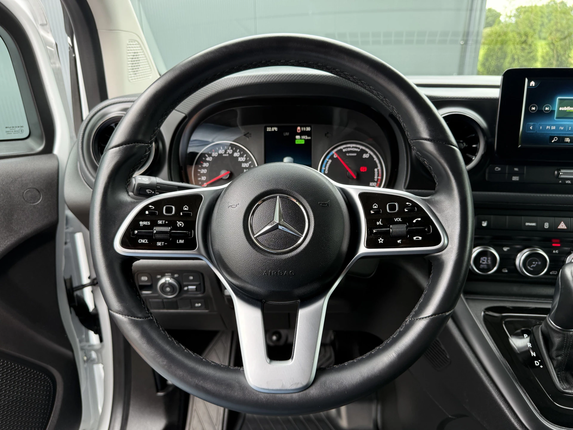 Mercedes-Benz eCitan 2023 - 112 Pro L2H1 / 51 kWh / 6.716 KM / ** RIJKLAAR ** / LED HIGH PERFORMANCE KOPLAMPEN / CAMERA / ECC / TREKHAAK / STOELVERW изображение 10