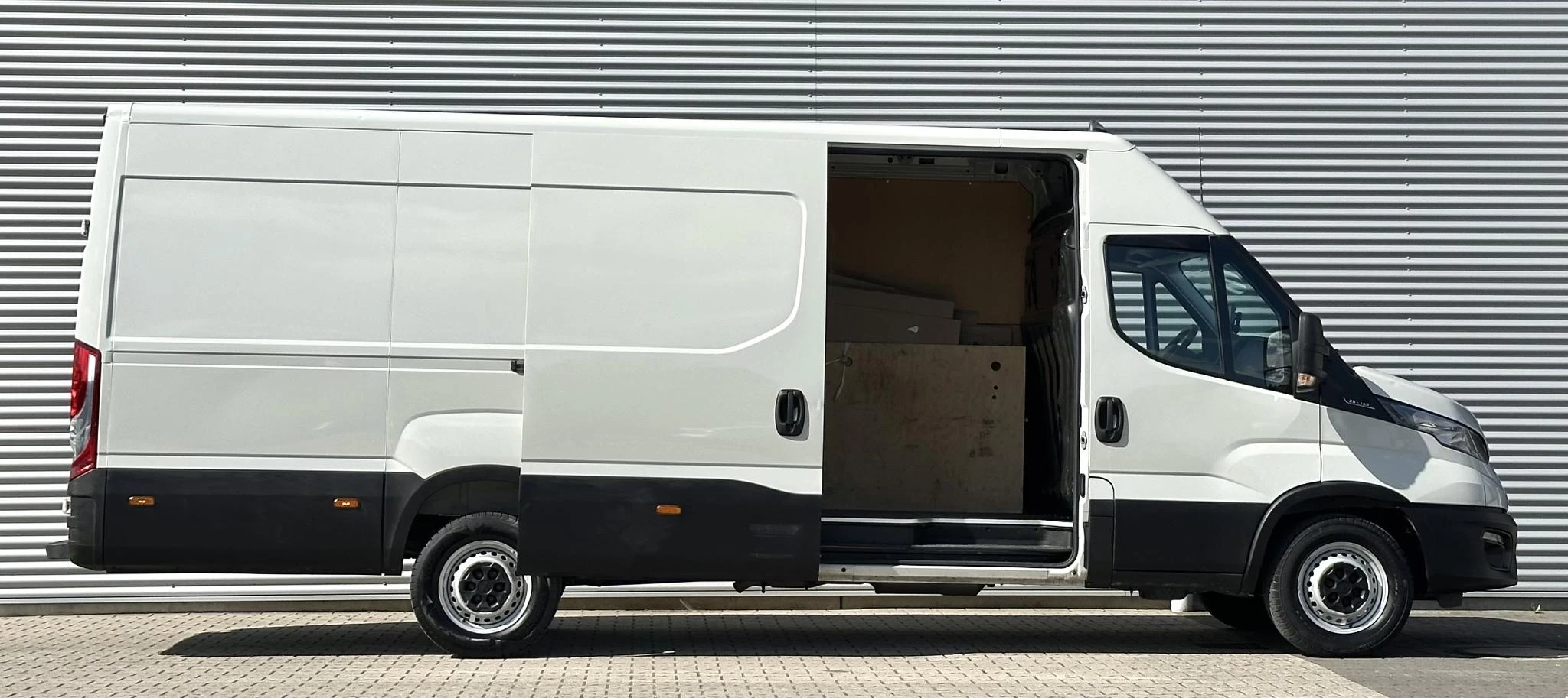Iveco Daily 2021 - 35S14V 2.3 410L L4 H2 SUPER LANG obrázek 3