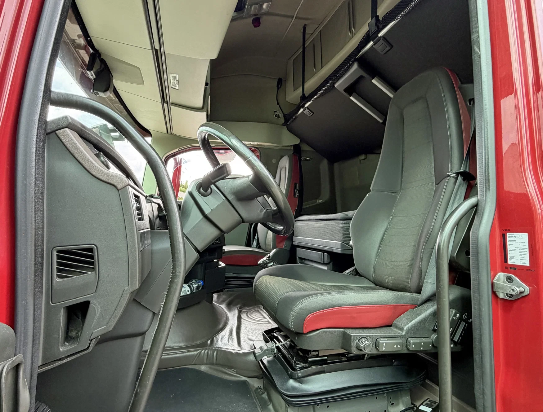 Volvo FH 2018 - 13.500 I-PARK COOL FULL AIR HEIWO ISOLATED BOX + BOX HEATER TAIL LIFT TOP CONDITION HOLLAND-TRUCK изображение 7