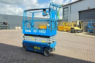Genie 2014 - GS1932 Electric, Working Height 7.8 m, 227kg Capac image 2 miniature