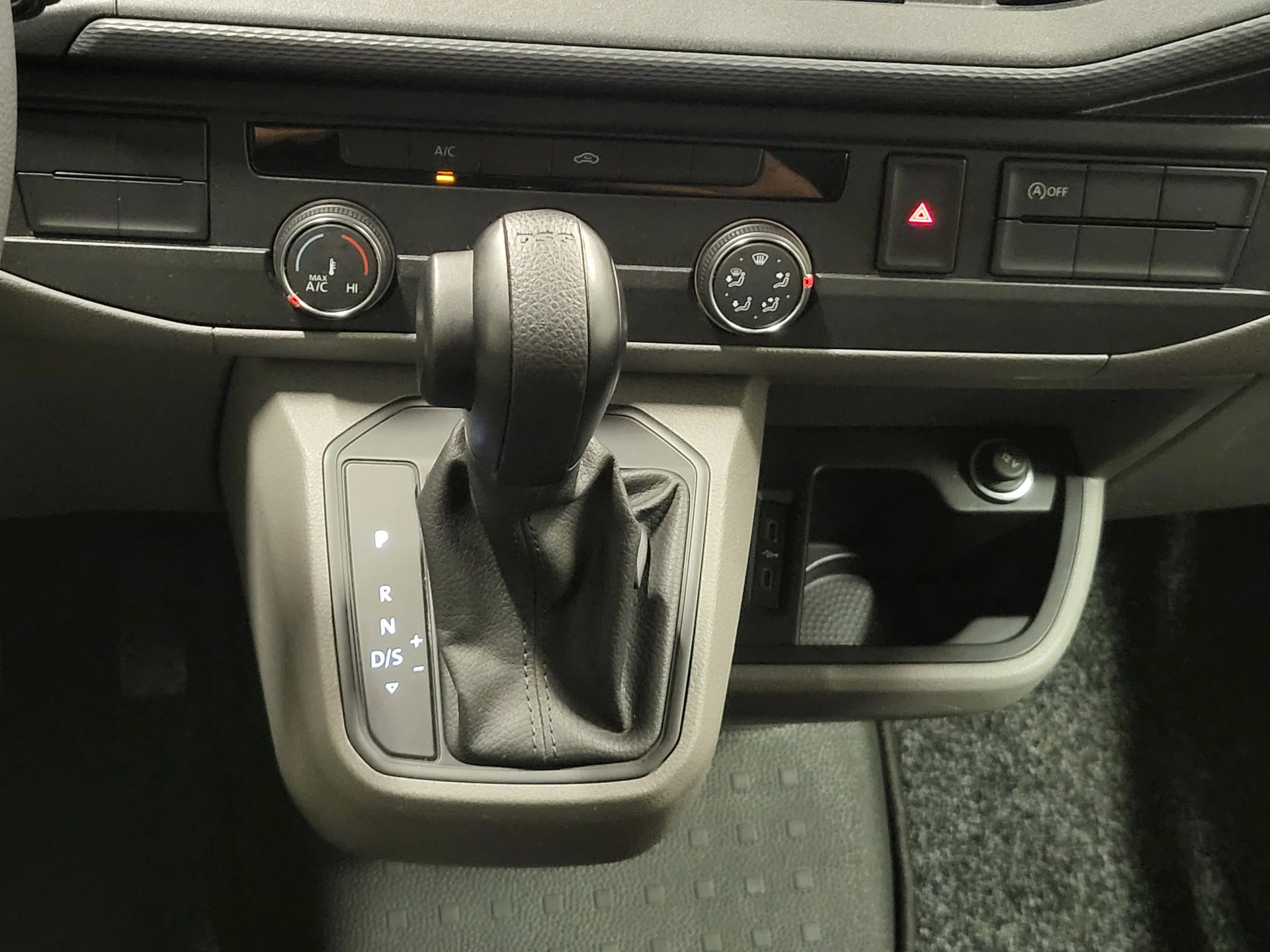 Volkswagen Transporter 2020 - 2.0TDI 150pk L2/H1 Automaat Euro 6! image 14