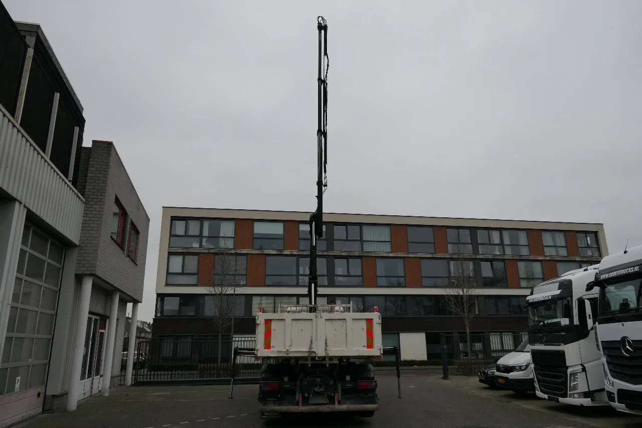 MAN TGS 2009 - 35.400 | 8X4 | HIAB 144 BS-3 DUO + Remote Control | 25Ton Tipper | 468407Km | 2009 | Euro4 | Belgium Truck Bild 10