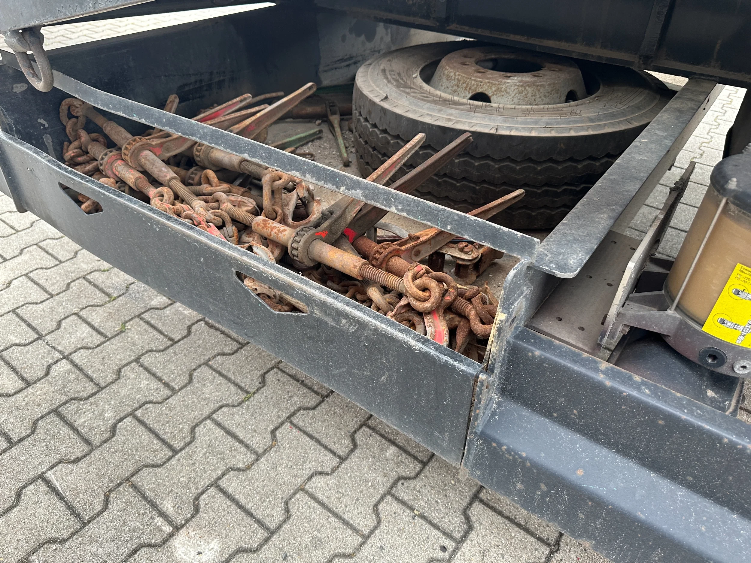 Broshuis 2017 - 3ABSD Lowloader 3-axle / GVW: 59.000kg / Neck: 23.000kg / hydraulic steering + ramps + loading table / 4.60m extendable / winch / liftaxle zdjęcie 42