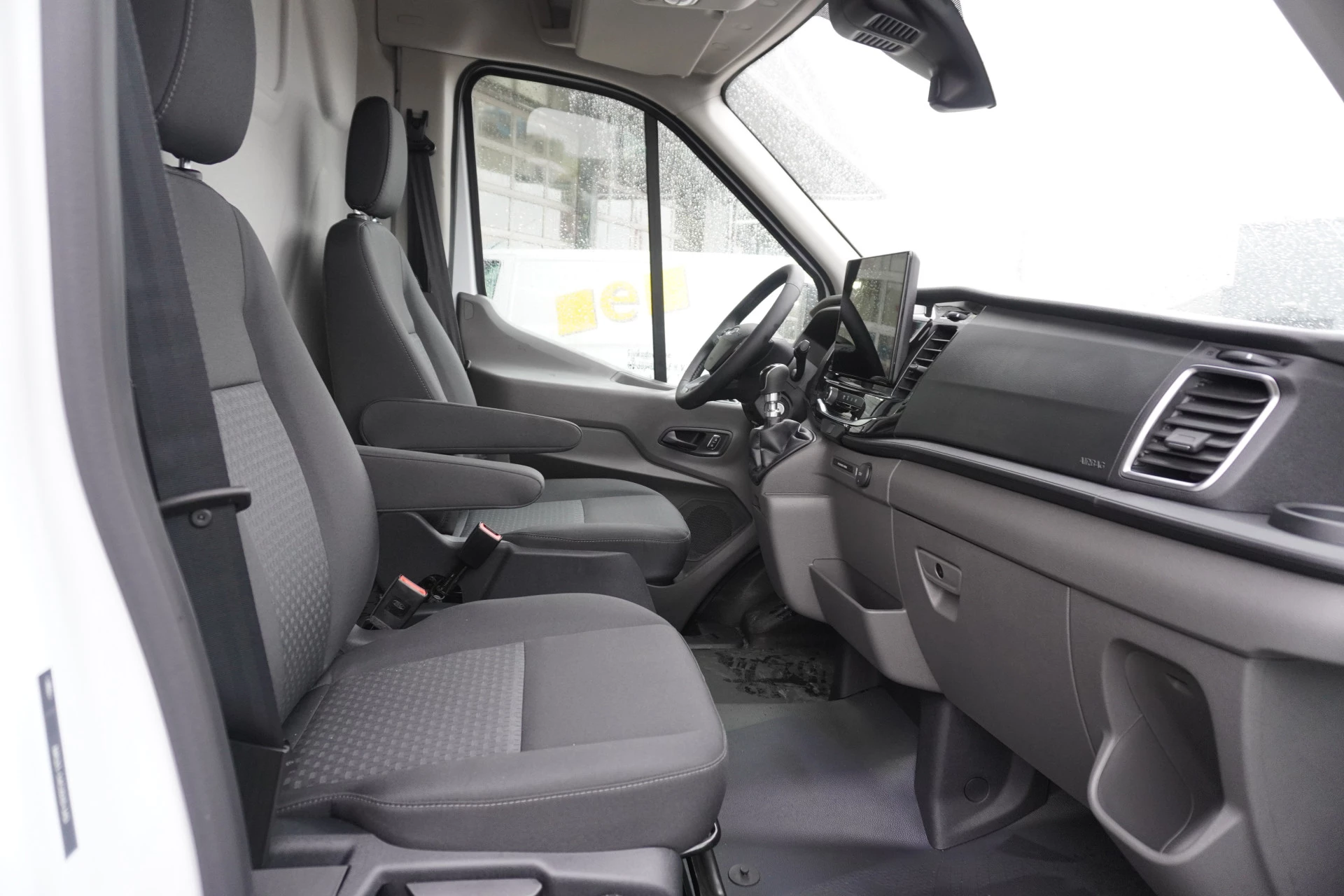 Ford Transit 2024 - 350E 2.0 TDCI 130PK L4H3 Trend image 12