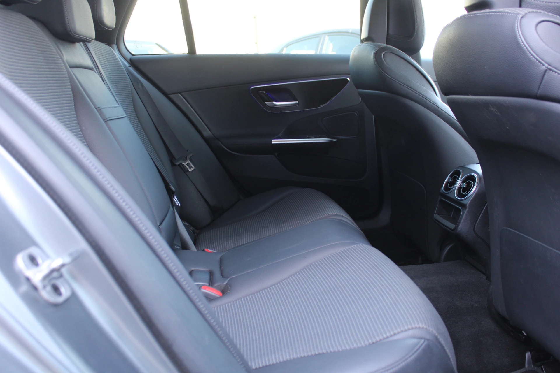 Mercedes-Benz C-Class 2023 - Estate 300e Luxury Line NIGHT PAKKET <<MAGNO GREY>> HEAD-UP SFEER CARPLAY изображение 11